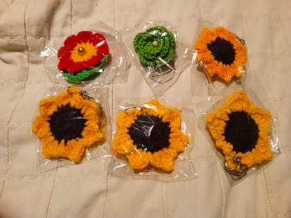 Handmade Crochet Sunflower + Flower Keychains  1  PCS random color