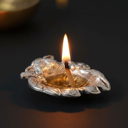 Aluminium Ganesh Deepak with Patta Design for Pooja & Festival Use, Height : 0.5 Inch (ASMAS268 D)
