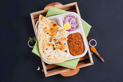Chicken Kheema And Bread Kulcha Lunchbox