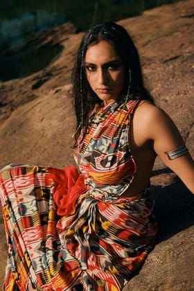 trueBrowns Cola Pink Muslin Ikat Saree - Brown (Free Size)