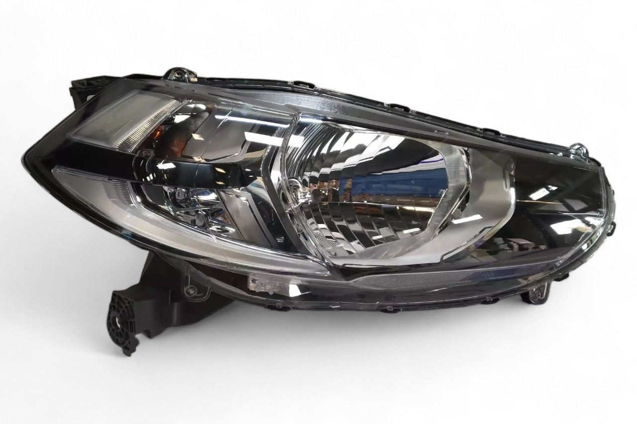 Lumax Head Lamp - RH AV635408