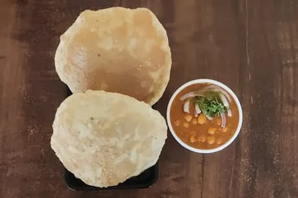 Chole Bhature [2 Bhature]
