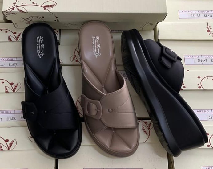 Stepedo   Light weight comfortable sole with insole soft and fluffy Sandals