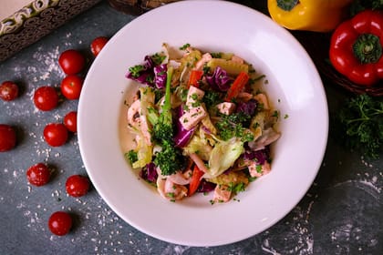 Veg salad with choice of your dressing