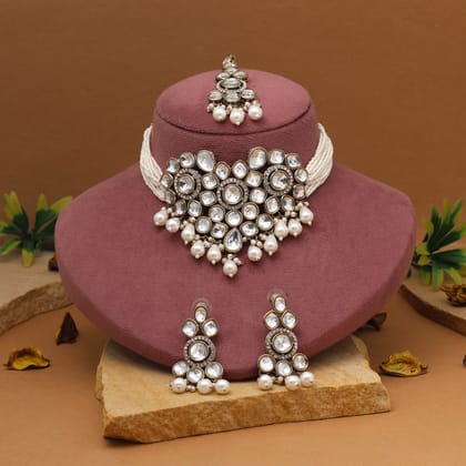 Classic White Color Choker Kundan Necklace Set-Necklace Length: 22.00 CM x Width: 7.00 CM / White / Alloy With Good Quality Gold Plated