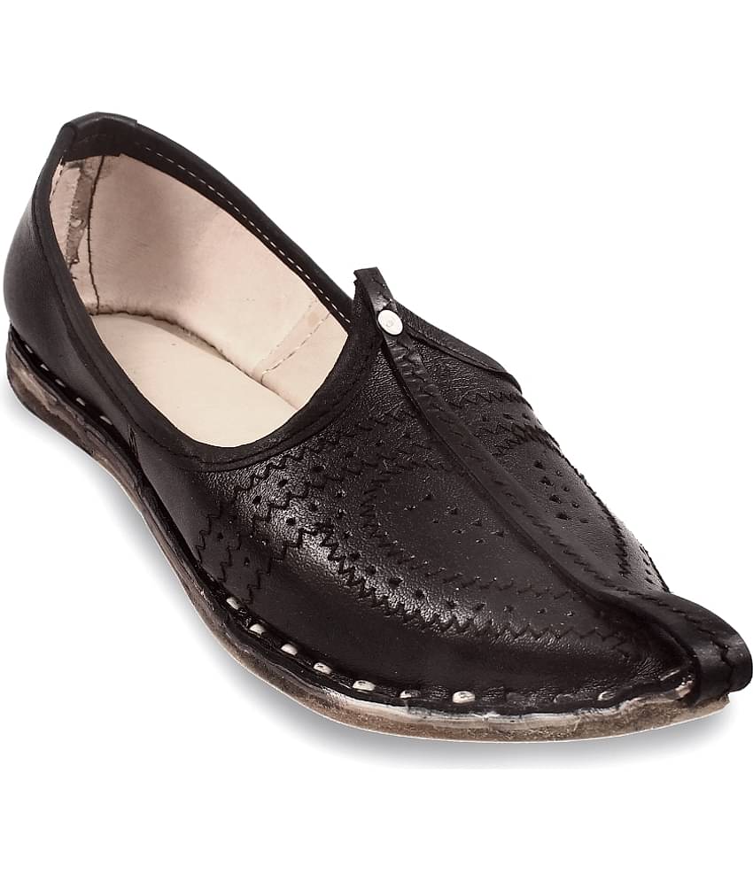 Apratim Black Men's Mojaris