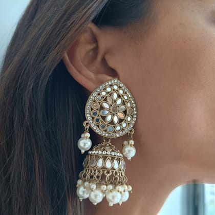 Bansari Earrings & Mang Tikka Set