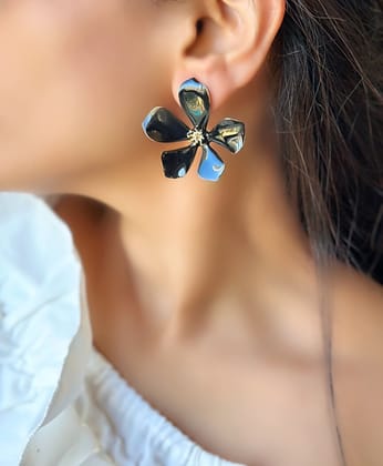 Petal Studs-Black