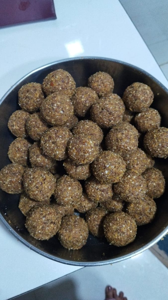Aaswad Caterers Methi Ladoo (1Kg) | Handcrafted Fenugreek Health Balls | Postnatal and Joint Care