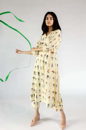 Notebook Flowers Flared Kurta Set-M