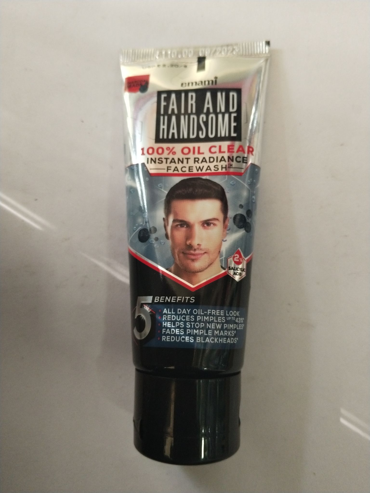 Emami Fair and Handsome 100% oil clear Instant radiance facewash