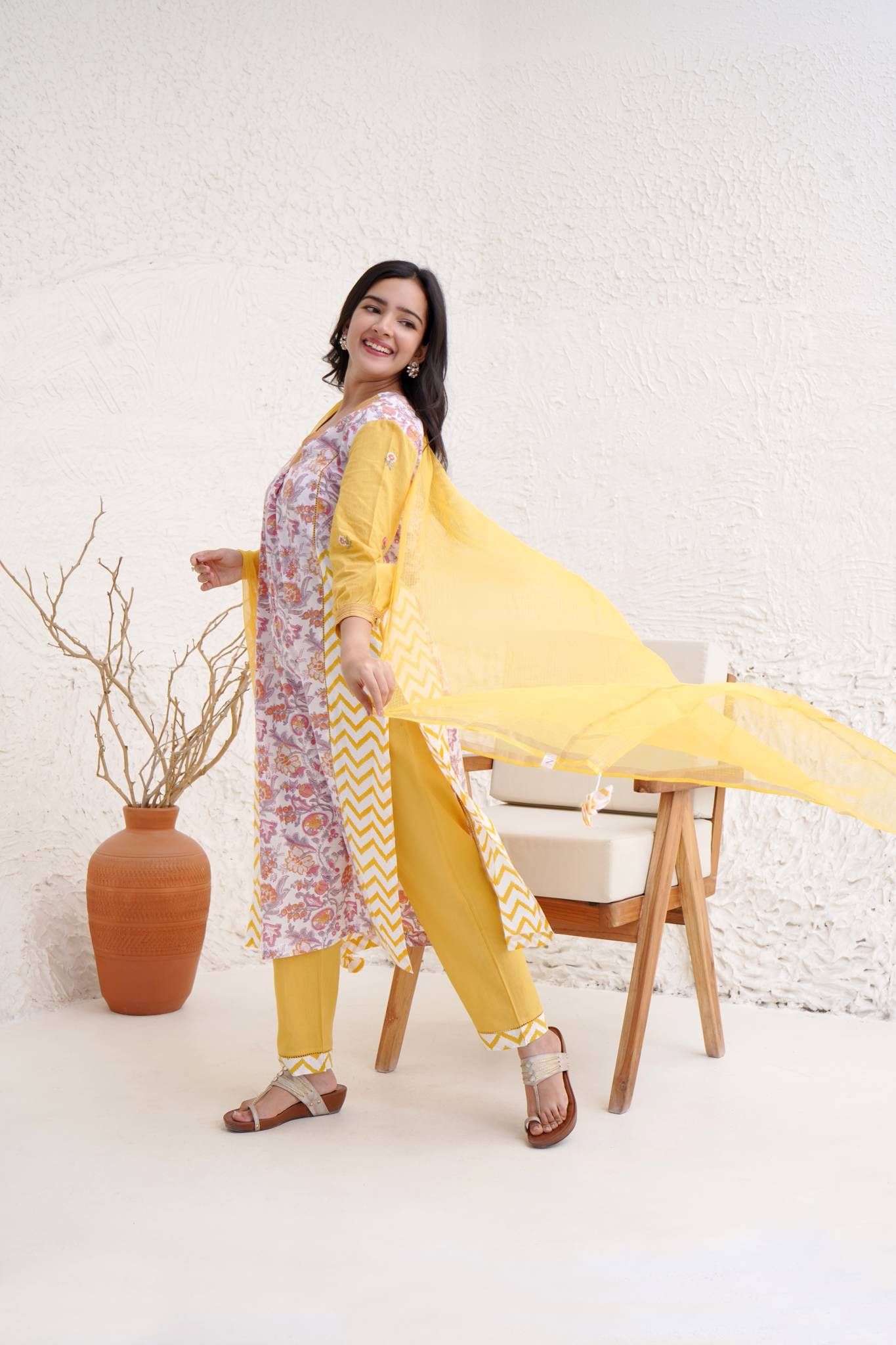 Mustard Chevron Dupatta-Free Size / Mango Mustard