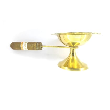 MAYAPURI Pital Aarti Lamp/Brass Camphor Dhoop Stand/Kapoor Diya Holder (7.5 Inch) MAYAPURI Pital Aarti Lamp/Brass Camphor Dhoop Stand/Kapoor Diya Holder (7.5 Inch)