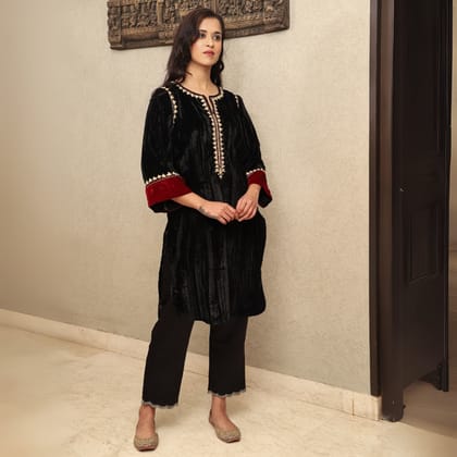 Black Crushed Velvet Embroidered Kurta Set with Mashru Silk Pants-XS