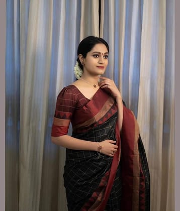fab woven Art Silk Woven Design Banarasi saree With Unstitched Blouse Piece ( Black )