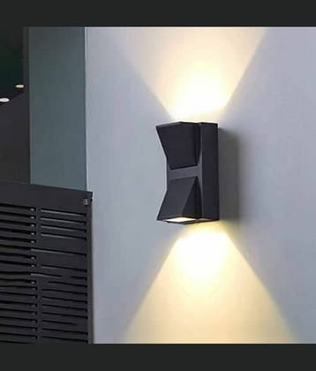 Spark World 10W Solar Outdoor Wall Light ( Pack of 1 )