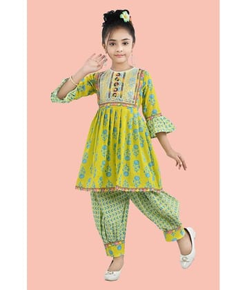 Arshia Fashions Girls Cotton Blend Patiala Kurta Set ( Pack of 1 , Green )