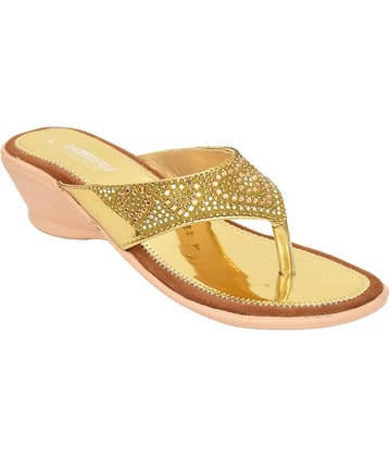 Racecourse - Gold Women's Slip On Heels