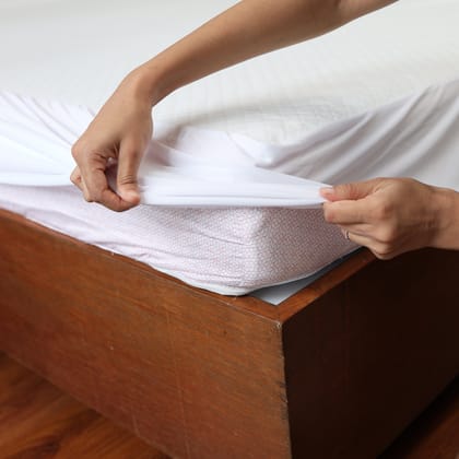 100% Waterproof - Mattress Protector-Queen - 78 x 60 x 10 inch / White