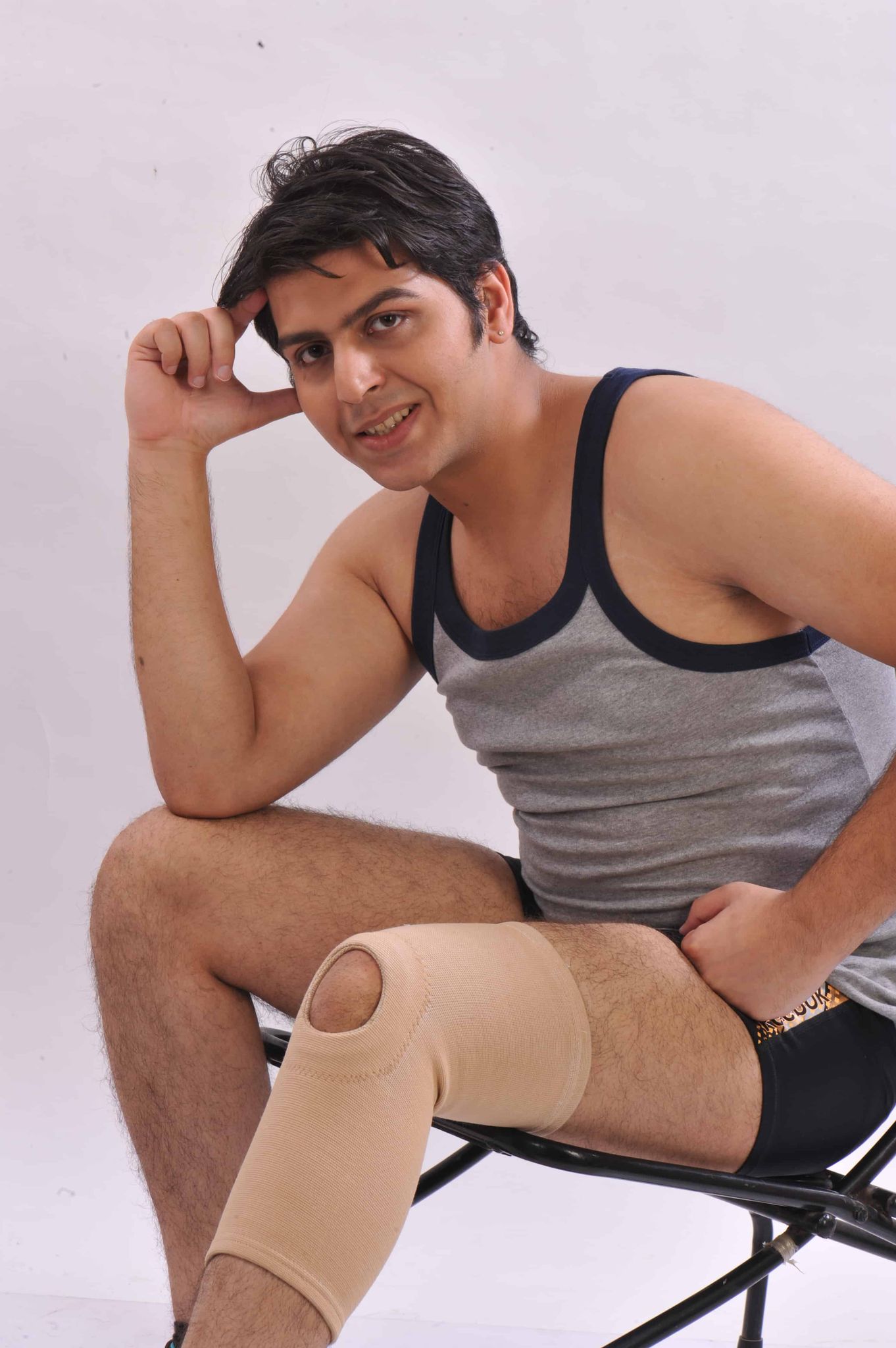 TUBULAR KNEE SUPPORT (PATELLA OPEN) - 4 WAY GREY   OP 3 Size  L