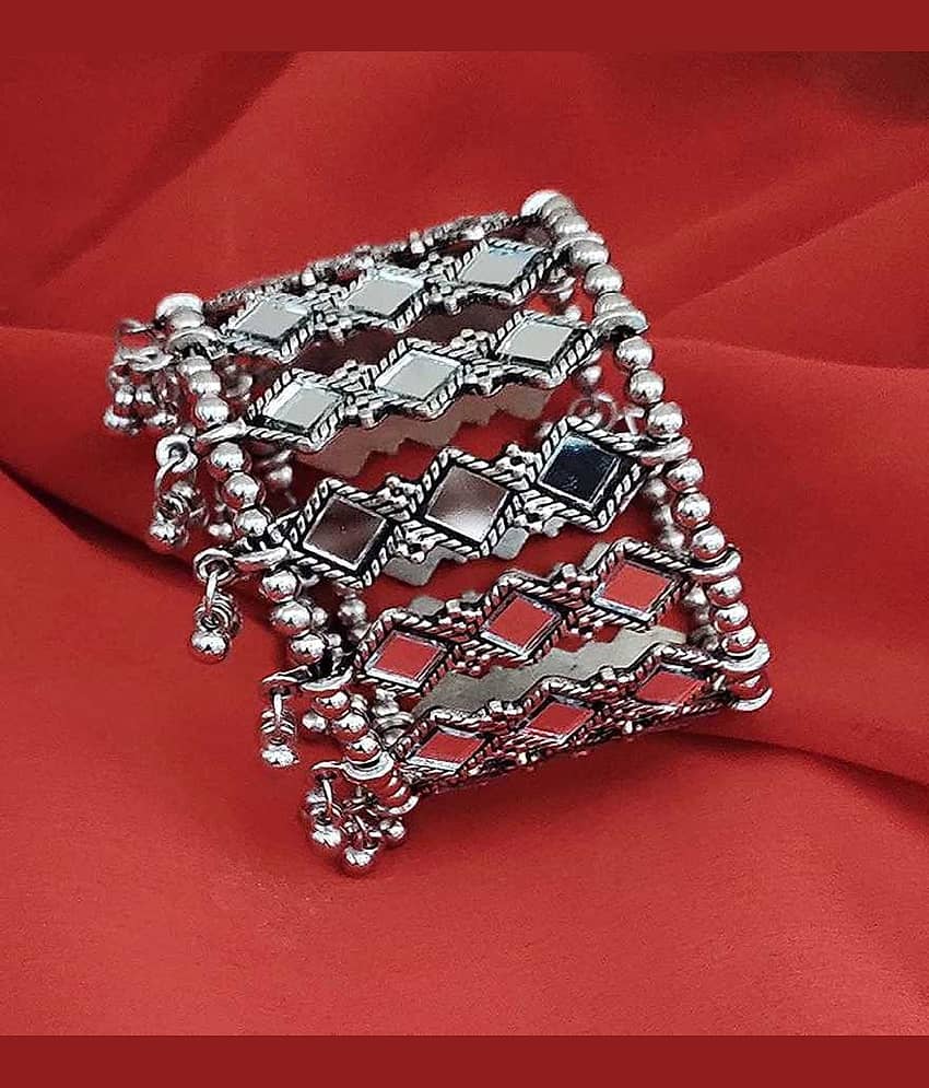 Samridhi DC Silver Bangle ( Pack of 1 )