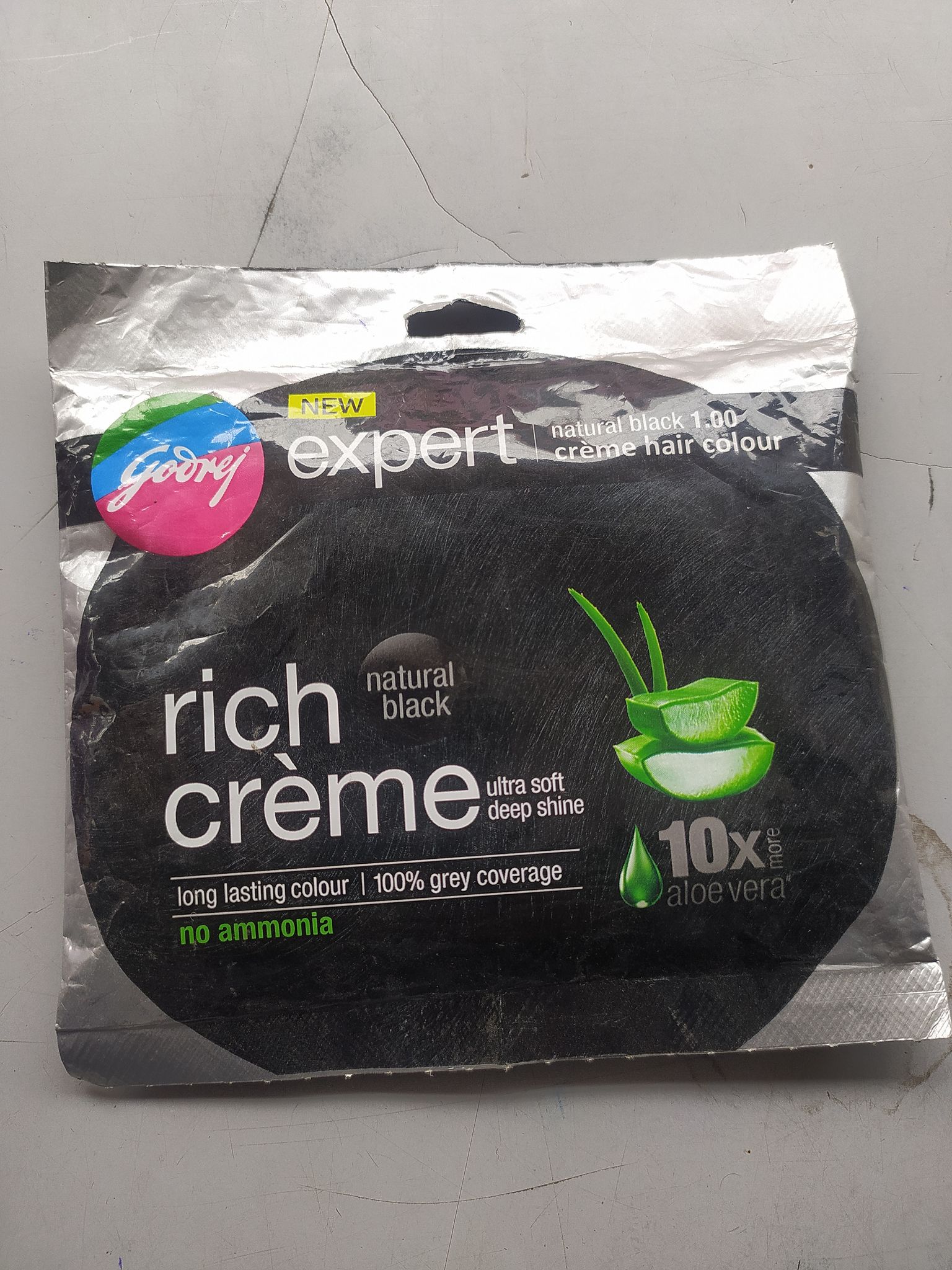 New godrej Expert  Rich Crème Natural Black Natural black 1.00 Crème hair colour Ultra soft Deep shine 
