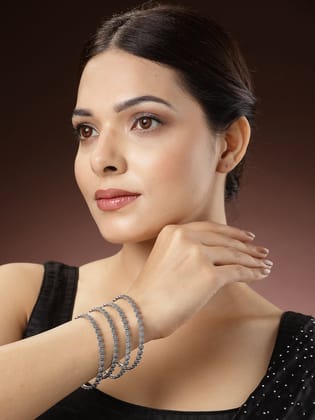 NVR Women Set of 4 Silver-Toned German Silver Oxidised Bangles-Onesize / Silver / German Silver