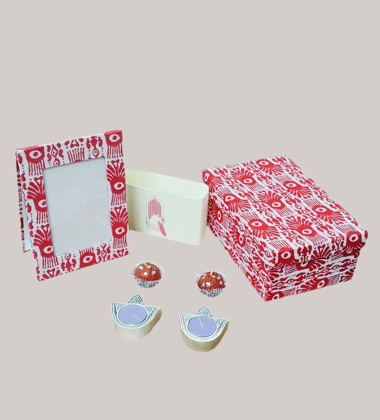 Gift Box with Work Desk Essential : 1 Diary, 1 Notepad, 1 Photoframe, 2 laddoo candles, 2 handblock candles-1 Diary, 1 Notepad, 1 Frame, 4 Candles