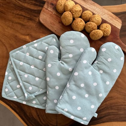 Combo Set of Blue & White Polka Dots Print Microwave Oven Mittens & Pot Holders