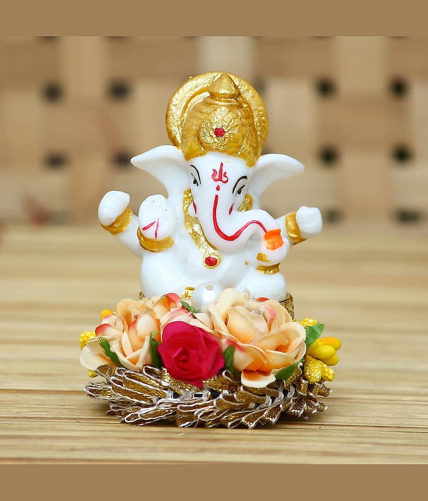 eCraftIndia White & Gold-Toned Handcrafted Lord Ganesha Idol On Decorative Plate Showpiece