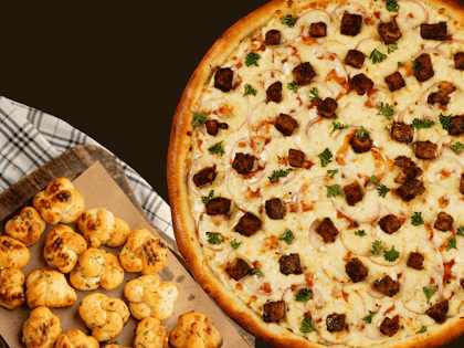 Barbeque Chicken Pizza And Garlic Knots Combo