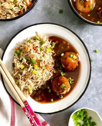 Veg Fried Rice With Gravy Manchurian