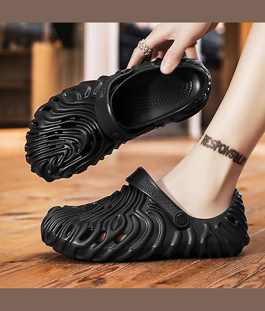 PM Traders - Black Men's Clogs