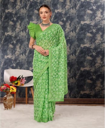 Women's Zomto Printed Saree with Unstitched Blouse (Green, 5-6 Mtrs)