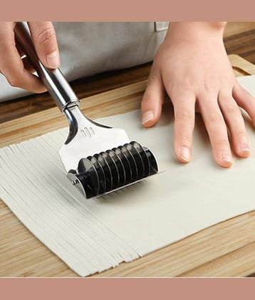 VillWin Stainless Steel Noodle Cutter