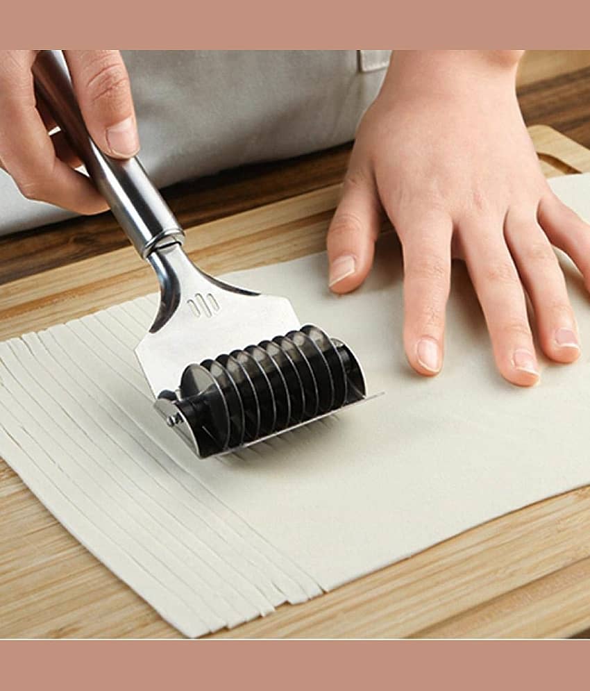 VillWin Stainless Steel Noodle Cutter