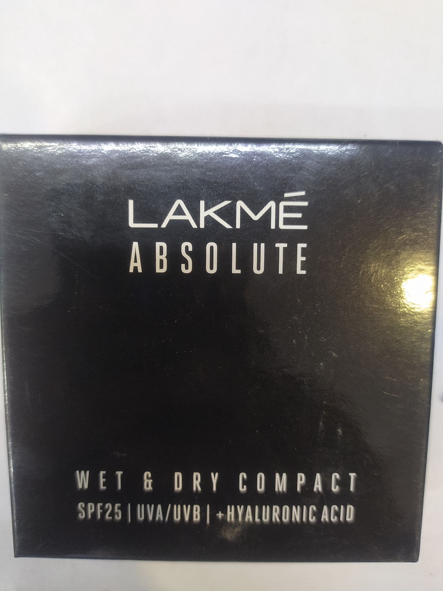 Lakmé Absolute Wet & dry compact Spf25 uva/uvb hyaluronic acid 