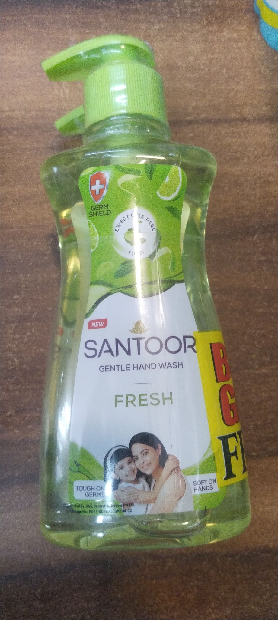 Santoor Fresh Softon Gentle hand wash 