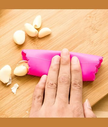 Purple Dust  Silicone Kitchen Tools Easy to Use Garlic Peeler (PACK OF 1)