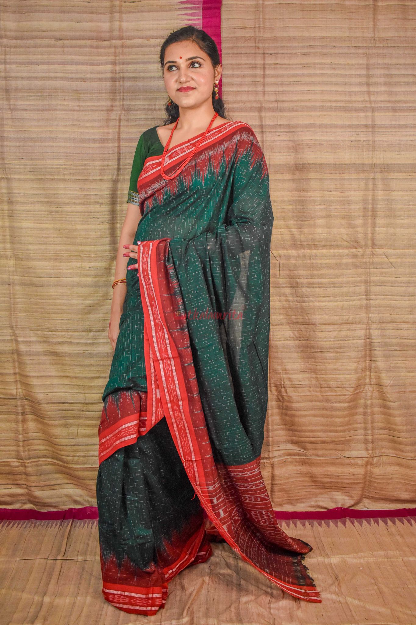 Bottle Green Red Jharana