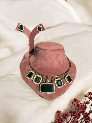 Rewa Hasli set-Emerald green / Gold-plated base with semi precious emerald stones / Free Size