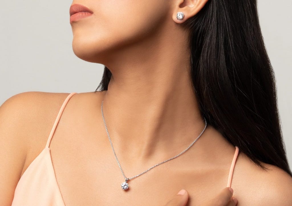 Timeless Round Solitaire Set