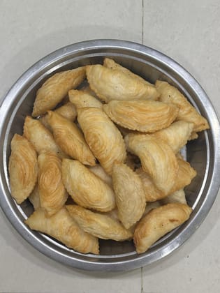 Aaswad Caterers Satha Karanji (500g) | Traditional Maharashtrian Dessert