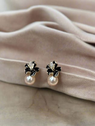 Black Flower Pearl Earrings