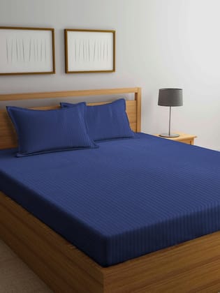 300 TC 130 GSM Striped Print King Size Bedsheet With 2 Pillow Covers