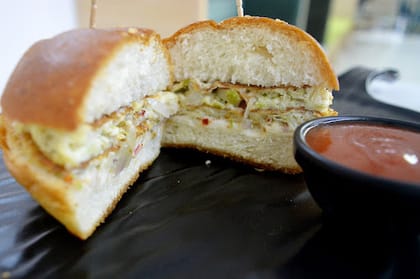 Bun Omelette