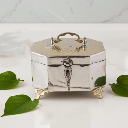 Brass Pan Dan – Traditional Pooja & Home Decor Box, Height : 6 Inch (ZMAS265 D)