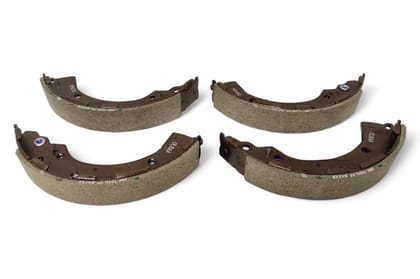 Mahindra Rear Brake Shoe Set AV186121