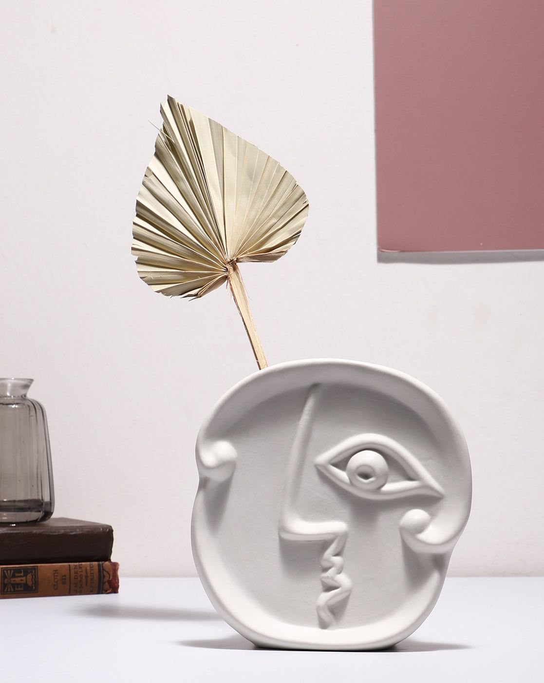 White Solid Face Shaped Minimalistic Ceramic Vase-Decor / White / Vase