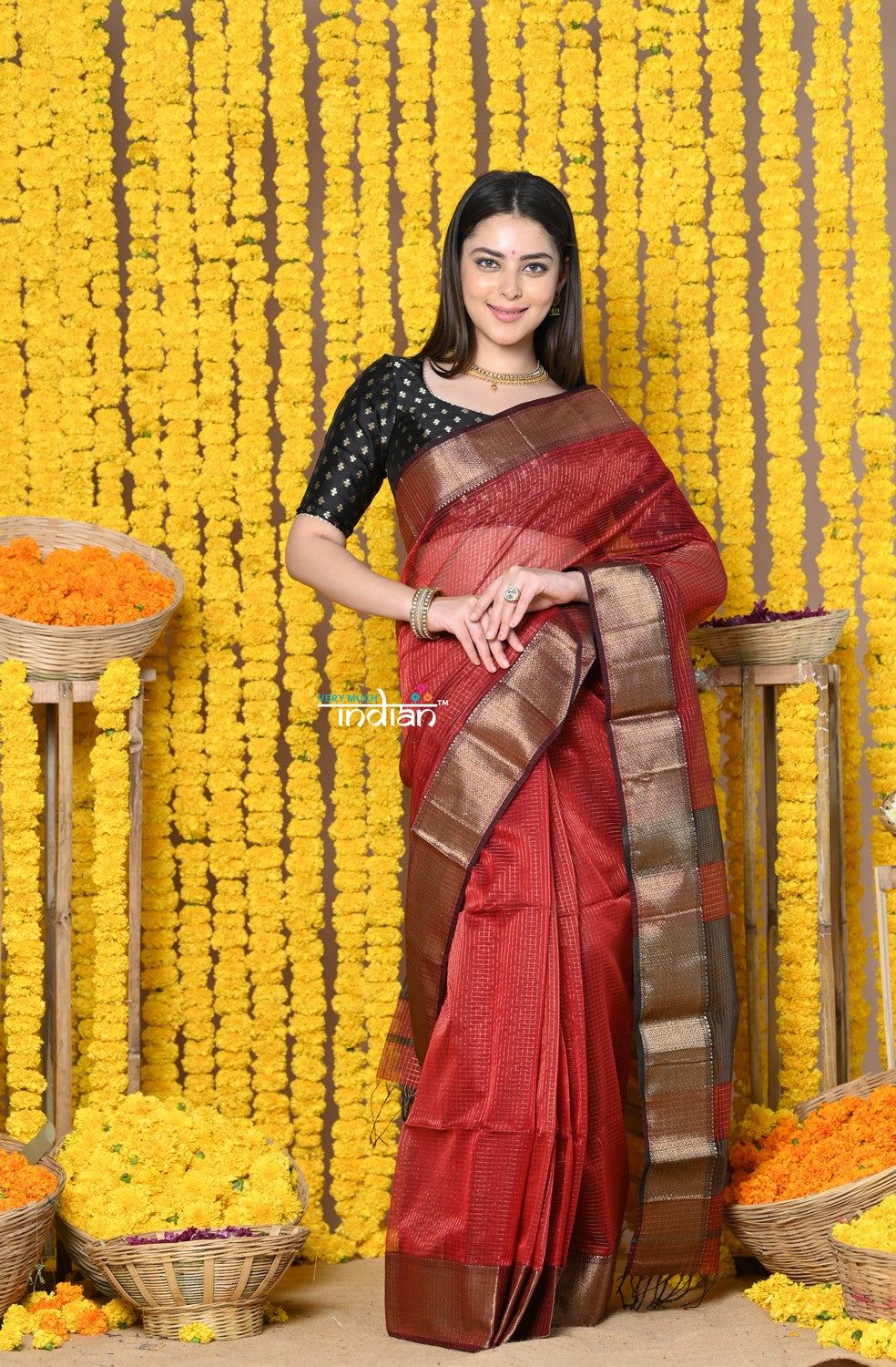 Rajsi~Handloom Ari Checks Cotton Silk Saree with Golden Border in Maroon